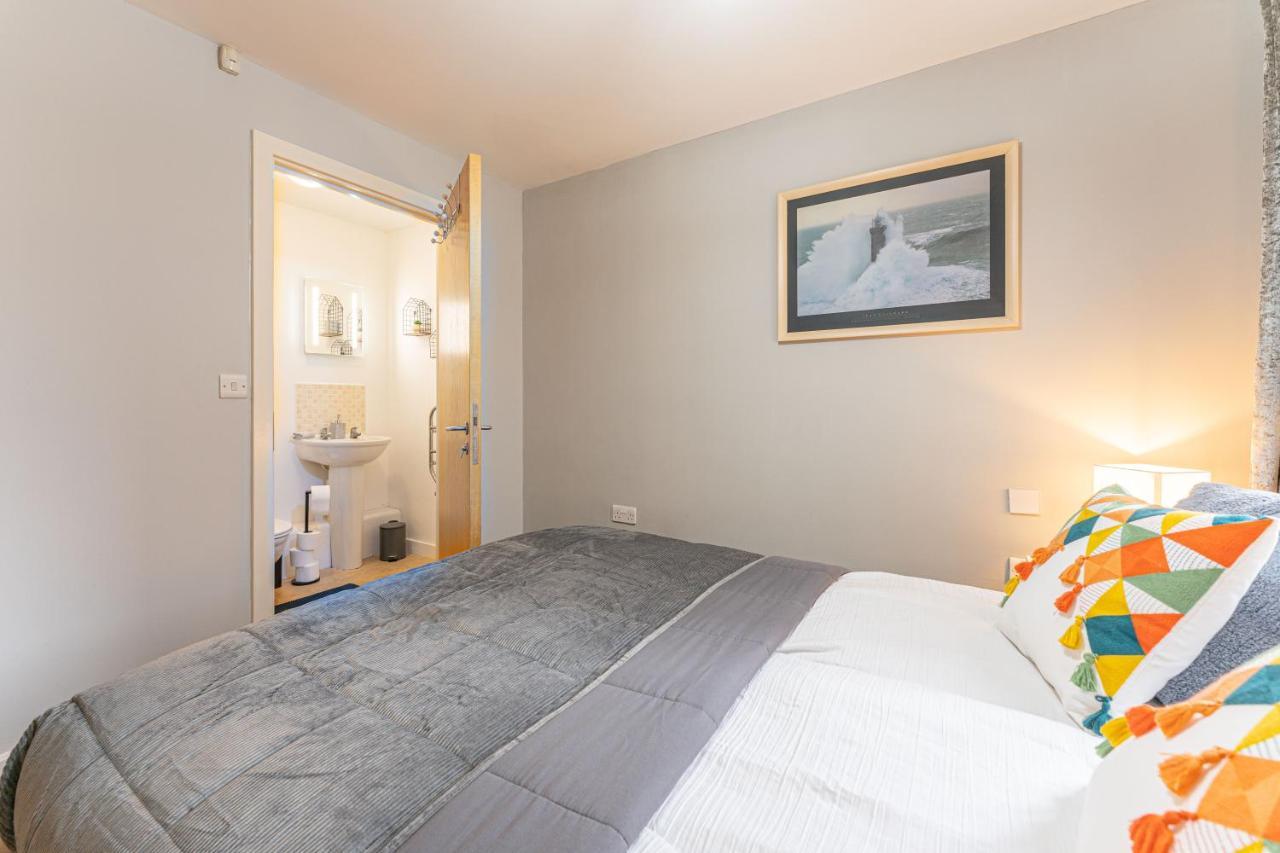 City Centre Flat Ideal For Contractors, Families & Relocators - Disable People Welcome - Free Parking, Fast Wifi, Smart Tv And 2 Bathrooms, 7Min Walk From Train Station! Coventry Exteriör bild